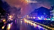 Das Jubiläumsfeuerwerk im 75. Jahr der Sandkerwa war extralang und wartete mit einer ausgefeilten Musik-Choreografie auf. Klicken Sie sich hier durch das Feuerspektakel 2025.