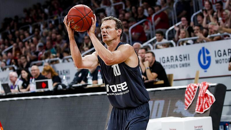 Beim Jubil&auml;umsspiel anl&auml;sslich 50 Jahre Bundesliga-Basketball in Bamberg ist Volkmar Zapf noch einmal als Spieler aufgelaufen. Ansonsten trifft  man den 53-j&auml;hrigen Bamberger nur noch als Fan in der Brose-Arena an.