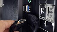Mit einem HDMI-Kabel werden heute die meisten Geräte an Fernseher angeschlossen – wie Satellitenreceiver, Spielekonsolen und mehr.