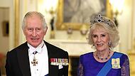 Charles III. – hier mit seiner Frau Camilla – ist seit 100 Tagen König von Großbritannien. Im Mai 2023 wird er gekrönt.