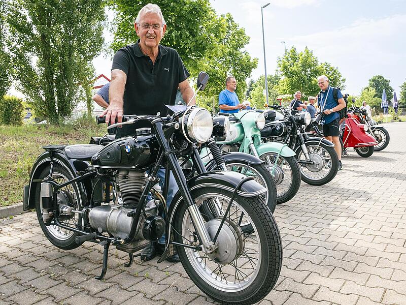 Roland B&uuml;ttner aus Forchheim mit seiner BMW R 25/3 von 1955.Forchheim & Fr&auml;nkische Schweiz