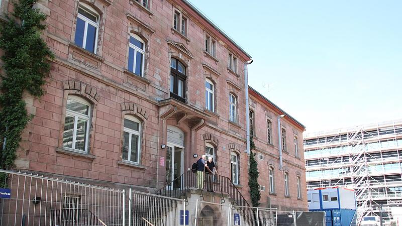 Wo einst der Westflügel der HuPfla stand, thront nun der neue Bau des Max-Planck-Instituts. Wo einst der Westflügel der HuPfla stand, thront nun der neue Bau des Max-Planck-Instituts.