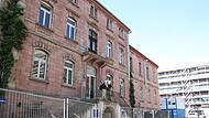 Wo einst der Westflügel der HuPfla stand, thront nun der neue Bau des Max-Planck-Instituts.