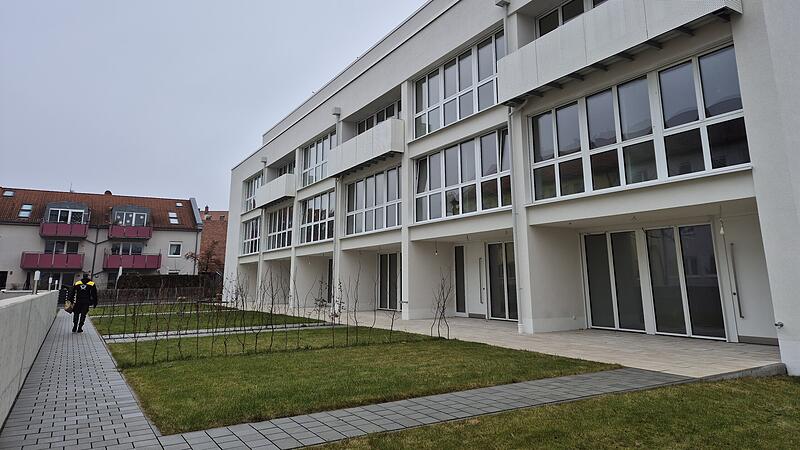 Die 15 Wohnungen in der Adam-Stegerwald-Straße in der Wunderburg in Bamberg stehen zu Preisen zwischen 357000 und 714000 Euro zum Verkauf Die 15 Wohnungen in der Adam-Stegerwald-Straße in der Wunderburg in Bamberg stehen zu Preisen zwischen 357000 und 714000 Euro zum Verkauf