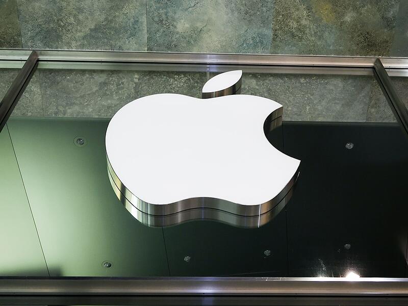 Apple Apple