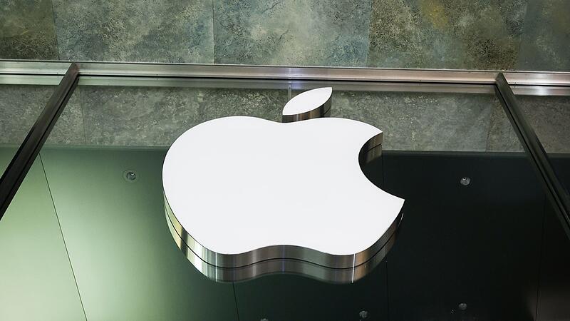 Apple Apple