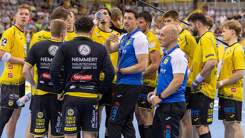 Lagebesprechung: Der HSC 2000 Coburg misst sich zu Beginn der Saison 2026/27 gleich mit der direkten Konkurrenz um die Spitzenplätze. Lagebesprechung: Der HSC 2000 Coburg misst sich zu Beginn der Saison 2026/27 gleich mit der direkten Konkurrenz um die Spitzenplätze.