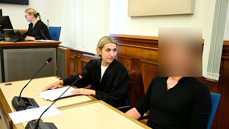 Rechtsanw&auml;ltin Carolin Redai aus Bamberg und der Angeklagte kurz vor Prozessbeginn