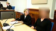 Rechtsanw&auml;ltin Carolin Redai aus Bamberg und der Angeklagte kurz vor Prozessbeginn