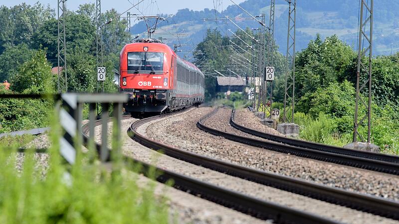 Gleise durch das Inntal zwischen Rosenheim und Kufstein Gleise durch das Inntal zwischen Rosenheim und Kufstein