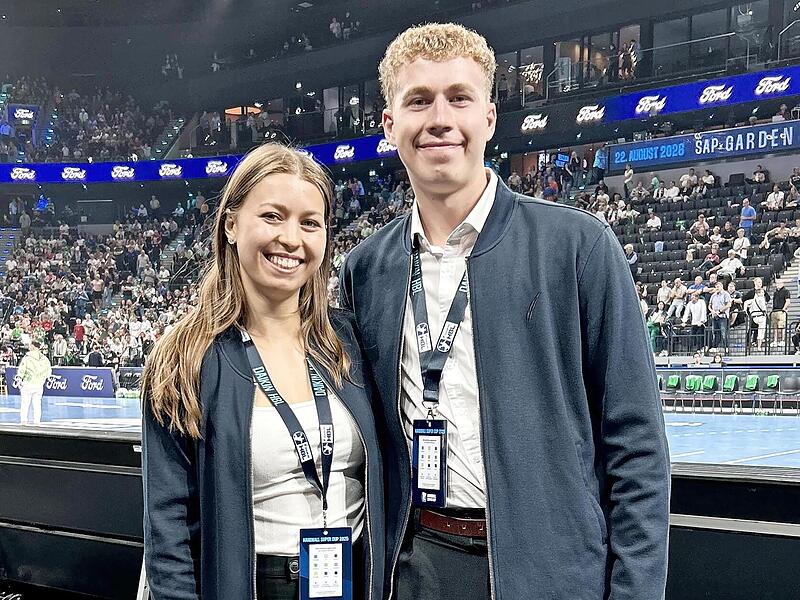 Clara und Julius Gumbmann waren als Volunteers beim Handballpokal in München ganz nah dran am Geschehen.