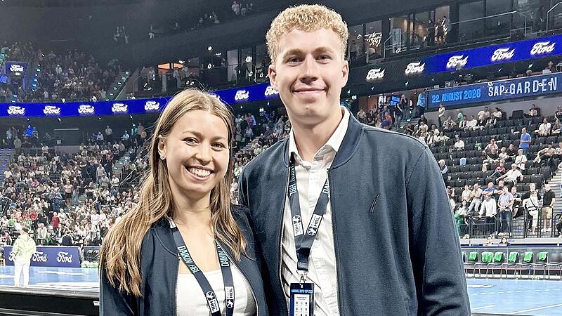Clara und Julius Gumbmann waren als Volunteers beim Handballpokal in München ganz nah dran am Geschehen.