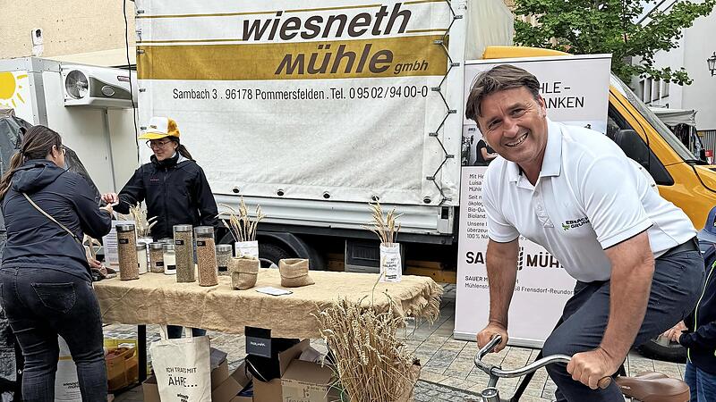 Auch Pommersfeldens B&uuml;rgermeister Gerd Dallner hatte seinen Spa&szlig; auf dem Markt.