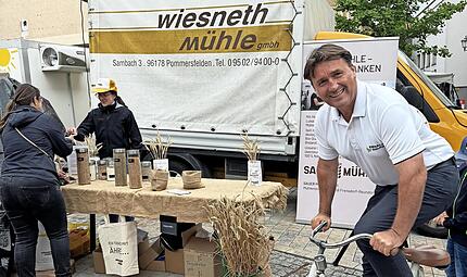 Auch Pommersfeldens B&uuml;rgermeister Gerd Dallner hatte seinen Spa&szlig; auf dem Markt.