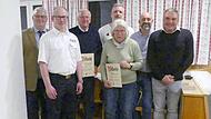 Ehrungen beim TSV (von rechts): Vorsitzender Matthias Falk, zweiter Vorsitzender Markus Stabenow, Helene Kolb, Michael Opel, Karl-Heinz Will, Jochen Lauterbach und Bürgermeister Herwig Neumann.