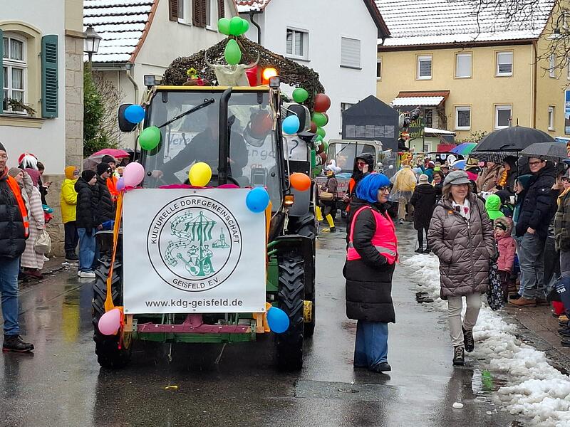 Ganz sch&ouml;n was los in Geisfeld: alle Impressionen vom Faschingsumzug!