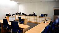 Strafrichterin Carina Distler (Bildmitte) leitet die Verhandlung