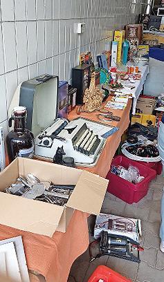 Auch Schn&auml;ppchenj&auml;ger kamen auf ihre Kosten beim St&ouml;bern in den H&ouml;fen und Garagen.