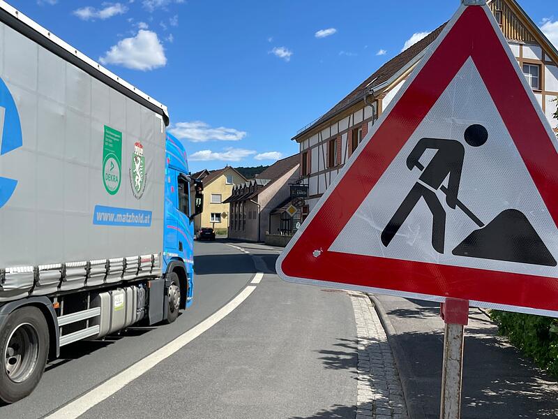 Die nächste Baustelle an der B 286 befindet sich in Arnshausen. Hier werden Hydranten getauscht. Die nächste Baustelle an der B 286 befindet sich in Arnshausen. Hier werden Hydranten getauscht.