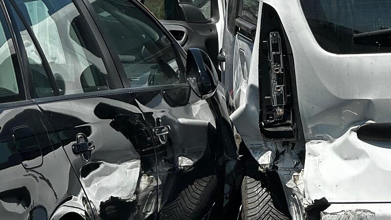 Es waren mehrere Fahrzeuge beteiligt.