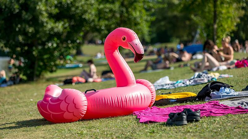 Viele Tage Badewetter: Temperaturen über 30 Grad lockten auch Anfang September noch viele Menschen an die Badeseen in Unterfranken - wie hier in Erlabrunn im Landkreis Würzburg. Viele Tage Badewetter: Temperaturen über 30 Grad lockten auch Anfang September noch viele Menschen an die Badeseen in Unterfranken - wie hier in Erlabrunn im Landkreis Würzburg. 