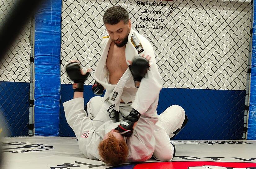 Denis Kosjan (oben) gewann seine beiden Kämpfe für die Bamberger Kampfsportwerkstatt. Denis Kosjan (oben) gewann seine beiden Kämpfe für die Bamberger Kampfsportwerkstatt.