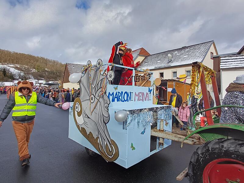 Rosenmontagszug in Aura