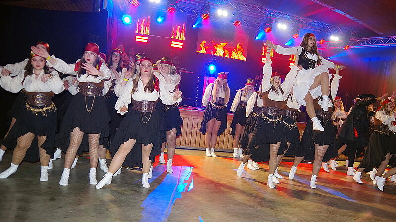 Rosenmontag in NeufangFasching in Neufang - von Piraten und wilden Tänzen Rosenmontag in NeufangFasching in Neufang - von Piraten und wilden Tänzen
