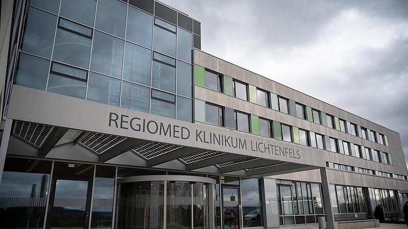 Der Schriftzug Regiomed wird bald am Klinikum in Lichtenfels verschwinden.