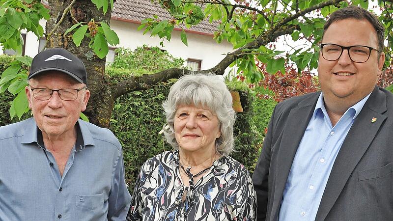 Manfred und Rita Hömerlein feierten Diamanthochzeit. Es gratulierte Bürgermeister Alexander Bergmann (re.). Manfred und Rita Hömerlein feierten Diamanthochzeit. Es gratulierte Bürgermeister Alexander Bergmann (re.).