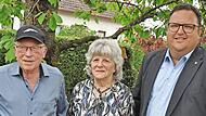 Manfred und Rita H&ouml;merlein feierten Diamanthochzeit. Es gratulierte B&uuml;rgermeister Alexander Bergmann (re.).