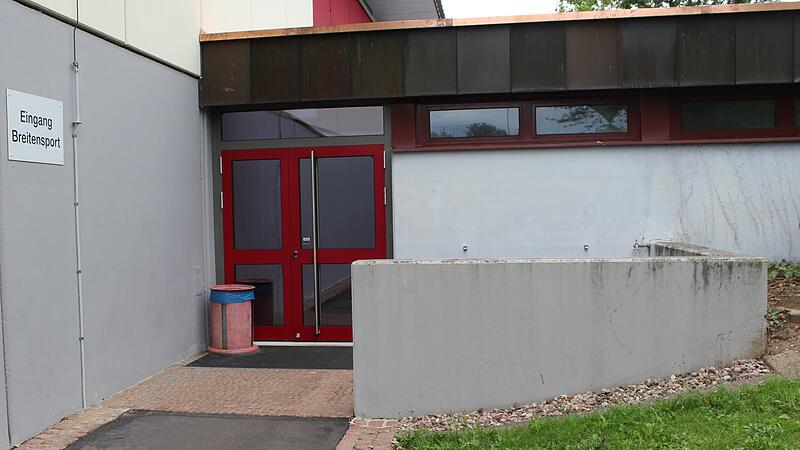 Die Stadt Bad Brückenau hat das Dach der Breitensportanlage sanieren lassen. Wie geht es jetzt weiter?