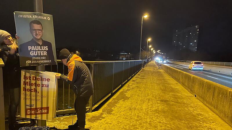 Plakate aufh&auml;ngen im Wahlkampf: Die Pl&auml;tze auf dem Dechsendorfer Damm sind hei&szlig; begehrt.
