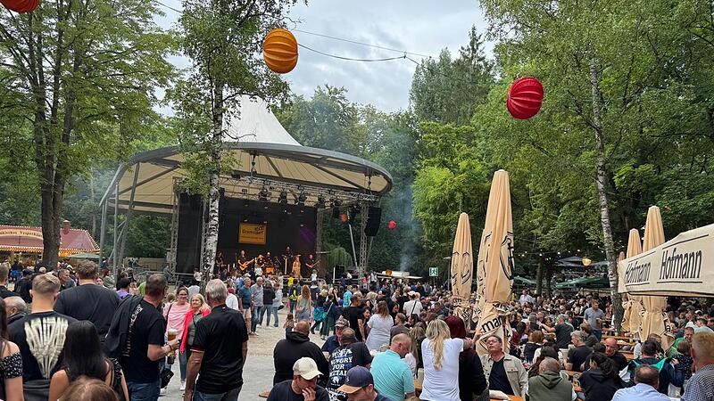 Das ist der Charme der Herzogenauracher Sommerkerwa: Irgendwie findet sich immer irgendwo ein Pl&auml;tzchen.