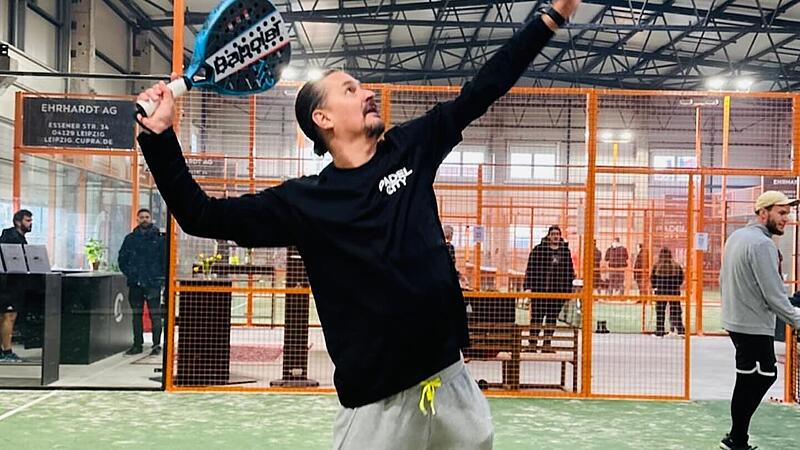 Harry Payrleitner  setzt zu einem Schmetterball an.