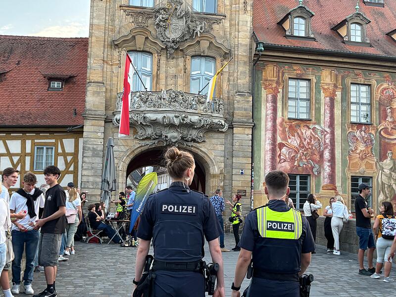 Polizei auf der Sandkerwa Bamberg Polizei auf der Sandkerwa Bamberg