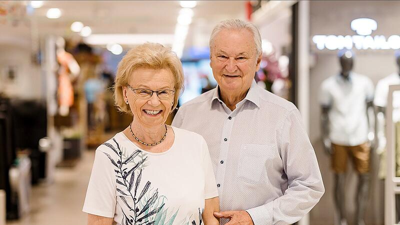 Sind auch heute noch t&auml;glich im Ert-Shoppingcenter: das Gr&uuml;nderpaar Rosalinde und Karlheinz Ertl.