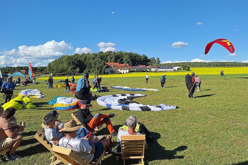 Das Treffen der Gleitschirmpiloten fand in Siegritz statt.
