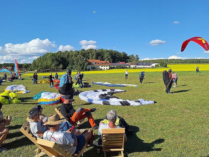Das Treffen der Gleitschirmpiloten fand in Siegritz statt.