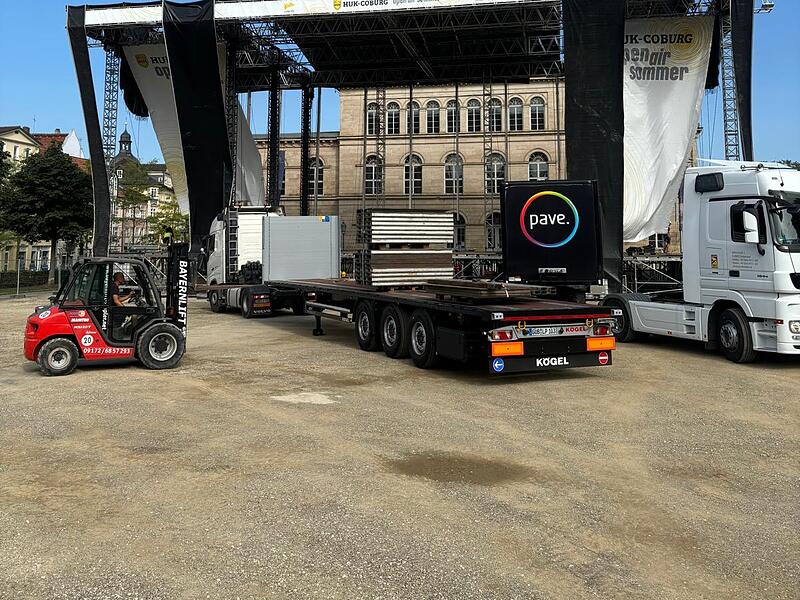 HUK-Coburg-Open-Air-Sommer 2024: Aufbau der B&uuml;hne auf dem Schlossplatz