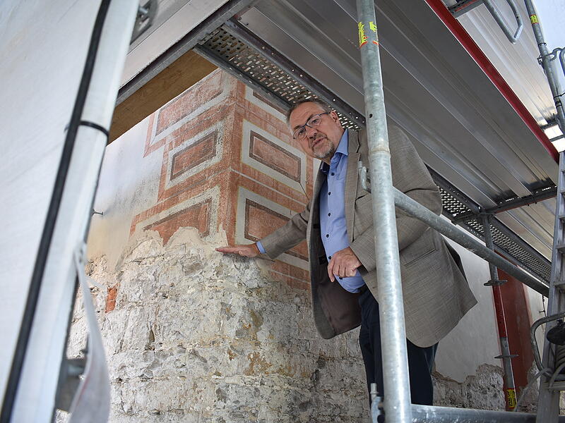 Der Kirchturm mit Türmerwohnung der Dreieinigkeitskirche in Gräfenberg wird saniert.