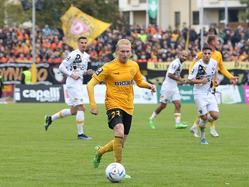 Der Bayreuther Luke Hemmerich treibt den Ball nach vorne.