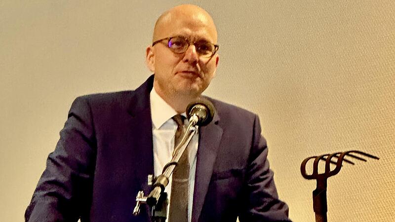 Oberbürgermeister Dirk Vogel bei der Begrüßung.