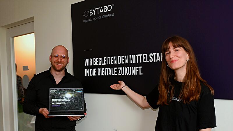 Bamberger KI-Startup Bytabo Den Mittelstand in die digitale Zukunft begleiten: Darum geht es dem Bamberger Digitalunternehmen Bytabo. Links Unternehmensmitgründer Niklas Volland und rechts Marketingmanagerin Christina Schwager.