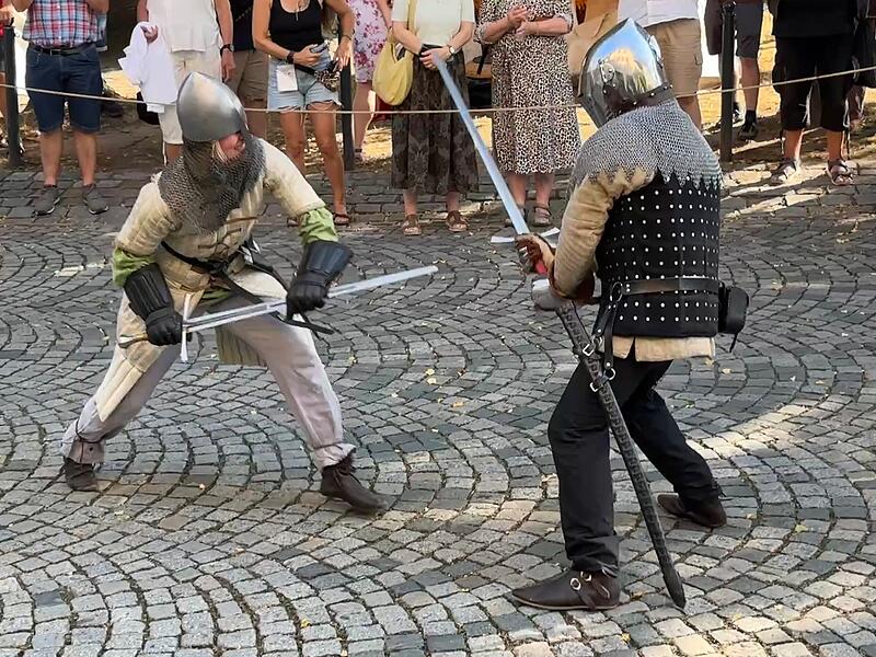Entenrennen und Schwertkampf beim Altstadtfest Seßlach Entenrennen und Schwertkampf beim Altstadtfest Seßlach