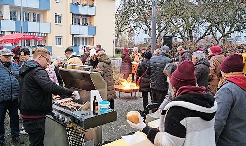 Das Wintergrillen bot Gelegenheit für Austausch, Begegnung und Gespräche im Stadtteil. Das Wintergrillen bot Gelegenheit für Austausch, Begegnung und Gespräche im Stadtteil.