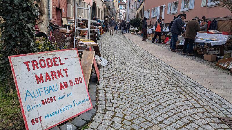 Ostermarkt in Münnerstadt 2026 Die Finstere Gasse - noch immer gesperrt - lud dennoch zum Bummeln ein.