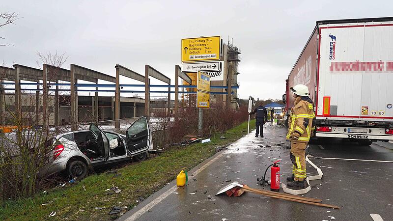Ein schwerer Verkehrsunfall hat sich am Montag gegen 7.40 Uhr bei Untersiemau ereignet.