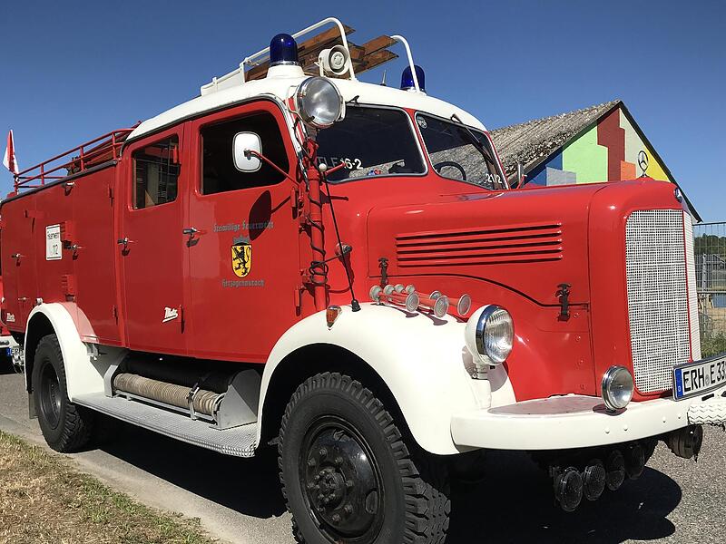 Dieses Tankl&ouml;schfahrzeug der Marke Mercedes Benz ist in Diensten der Freiwilligen Feuerwehr Herzogenaurach.