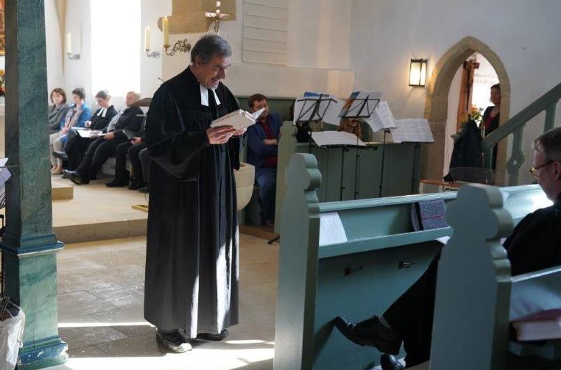 Pfarrer Georg Salzbrenner predigte während seines Abschiedsgottesdiensts in Vestenbergsgreuth.